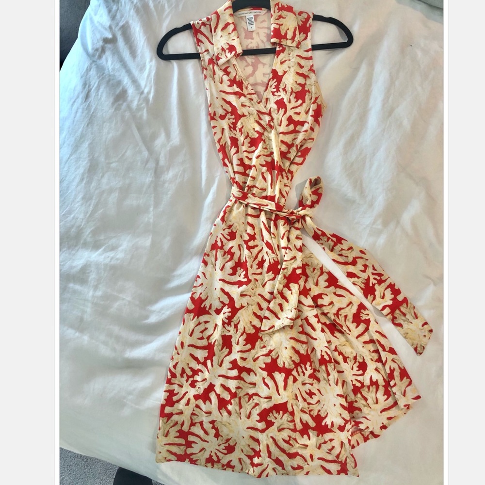 Diane VonFurstenberg Wrap Dress Size 2